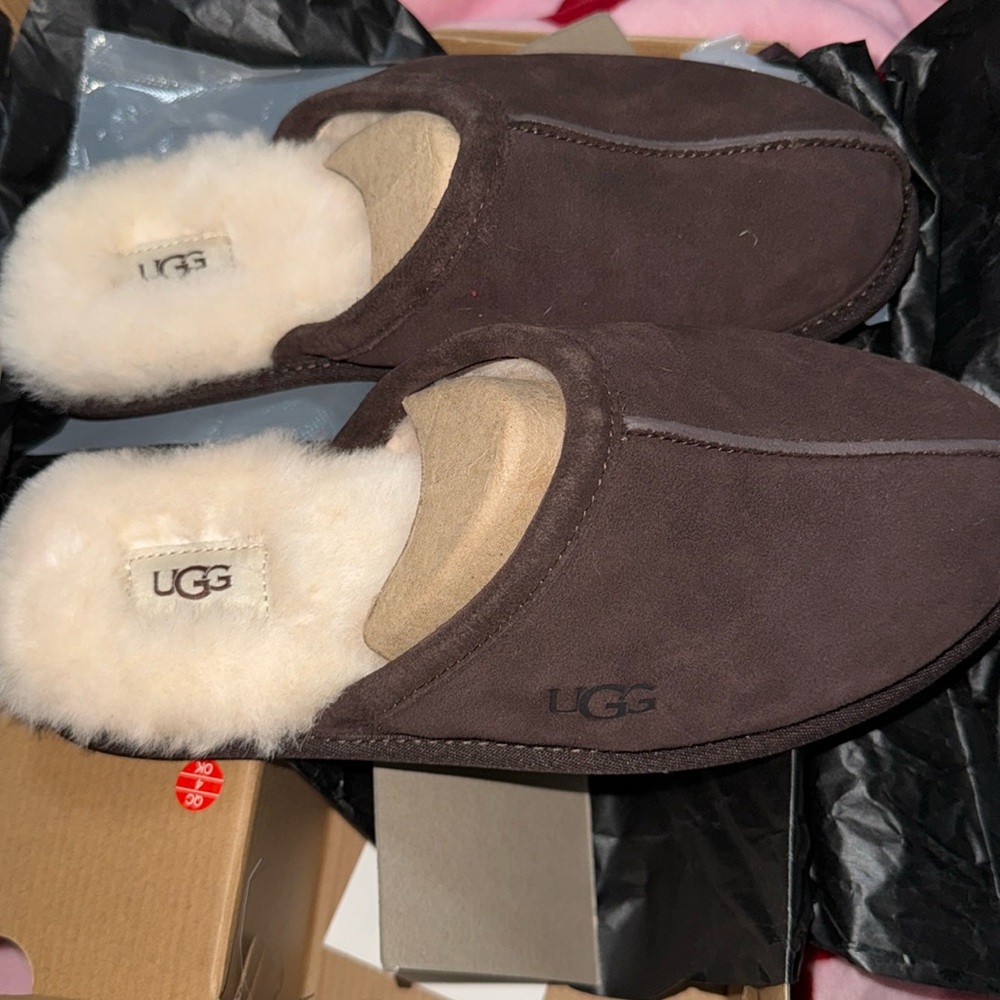BRAND NEW, in box. Never worn. Mens Ugg slippers.